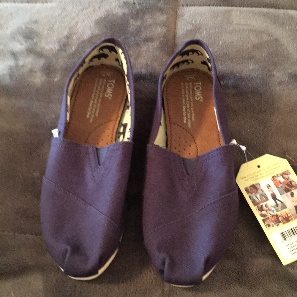 Toms size 7 shoes